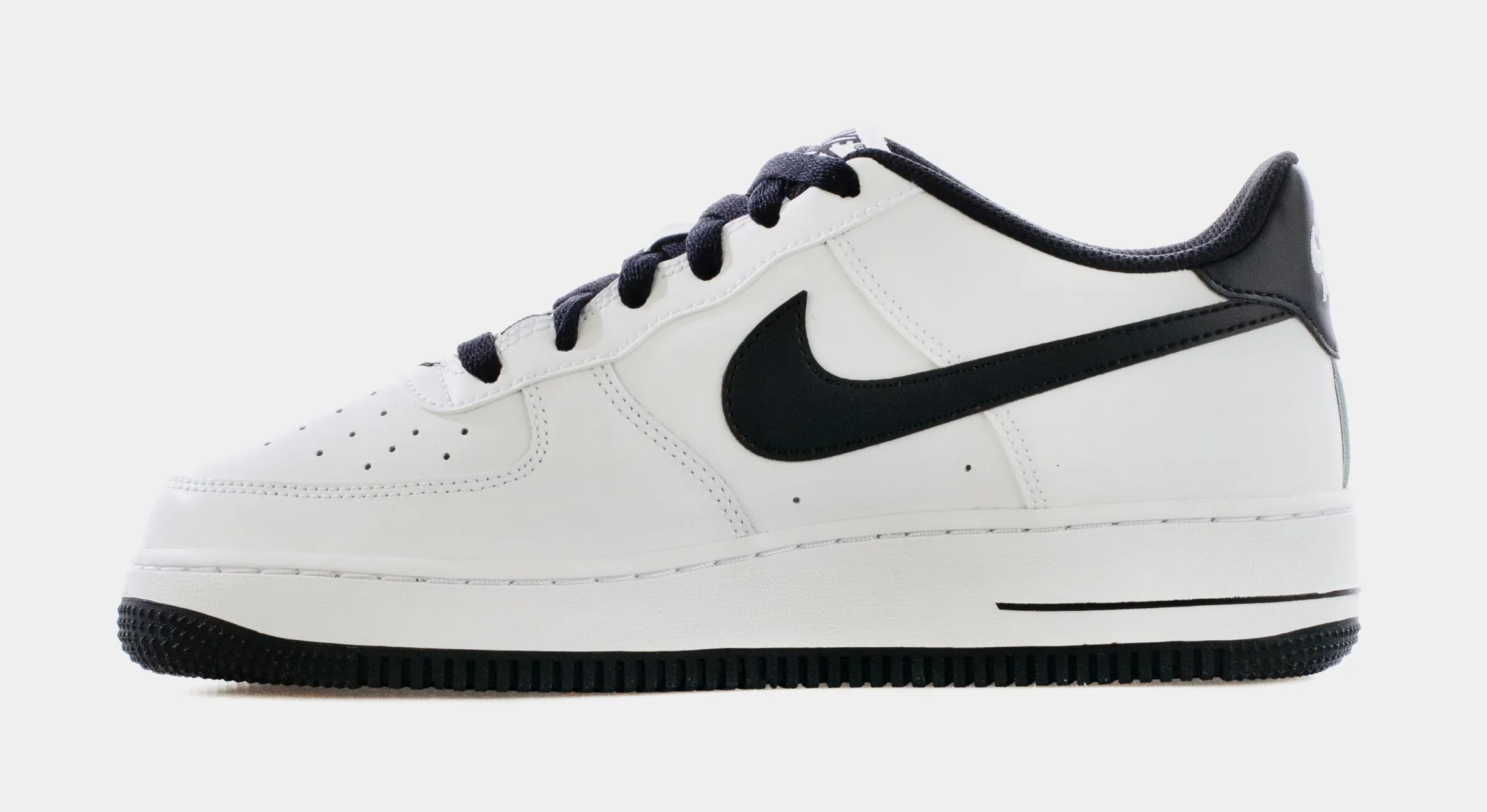 Air Force 1 '06 Grade School Lifestyle Shoes (White/Black)