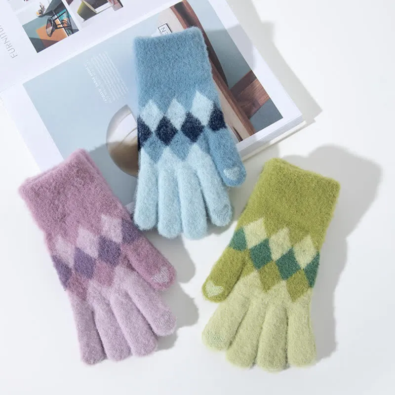 Colorful Diamond Pattern Warm Plush Knitted Gloves