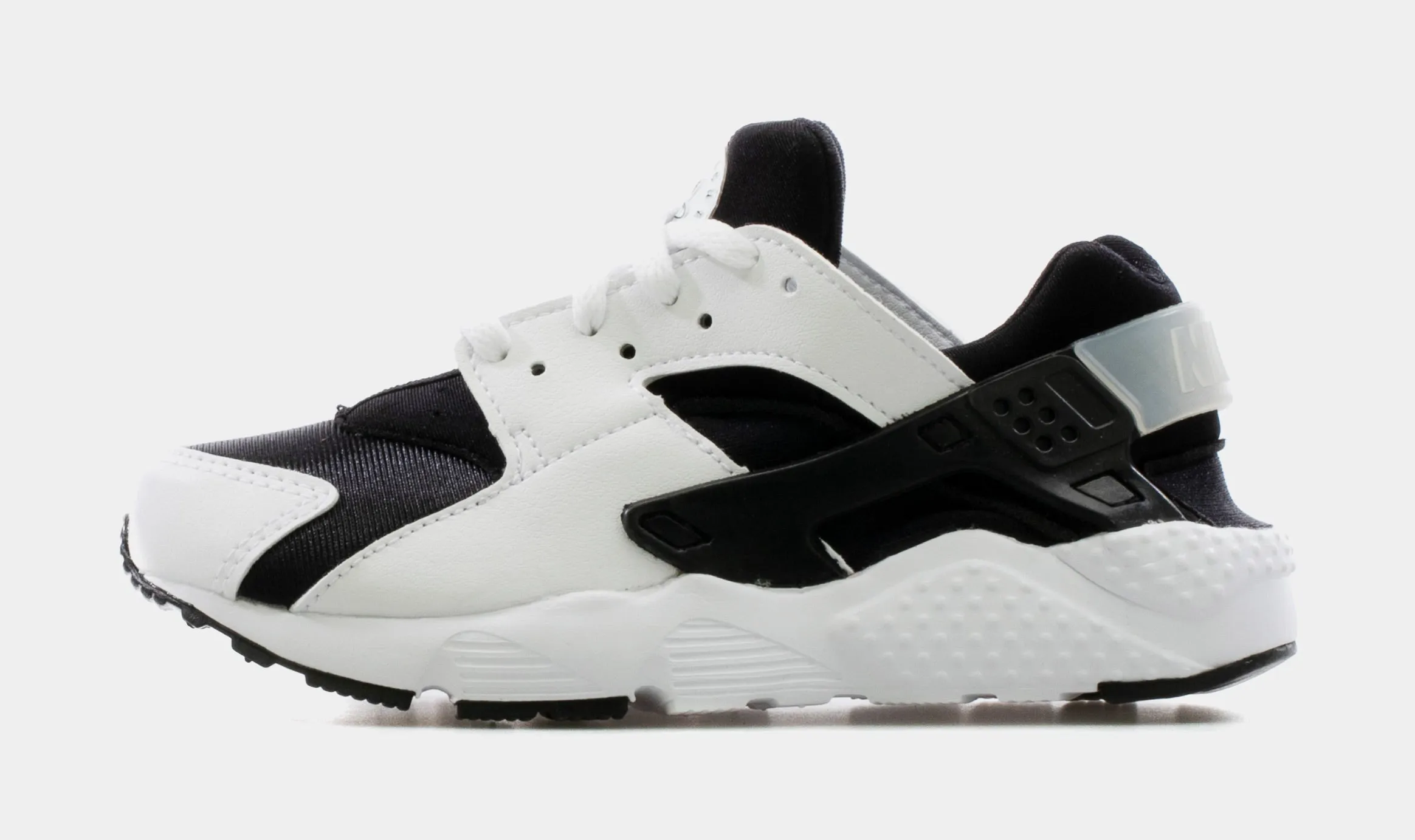 Huarache Run Grade School Lifestyle Shoe (Black/White)