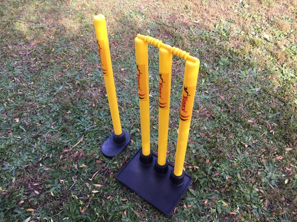 Set of 4 Durable Plastic Stumps with Non-Slip Rubber Base for Stability